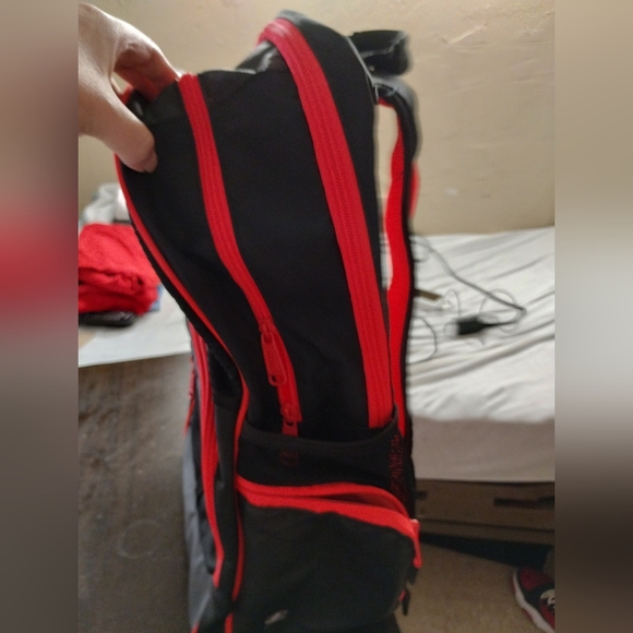 Puma backpack basically new use a few times - Picture 3 of 4